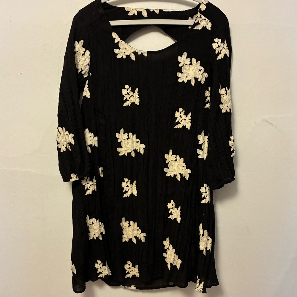 Adorable Black and Cream Floral Embroidered Cotton Dress Medium